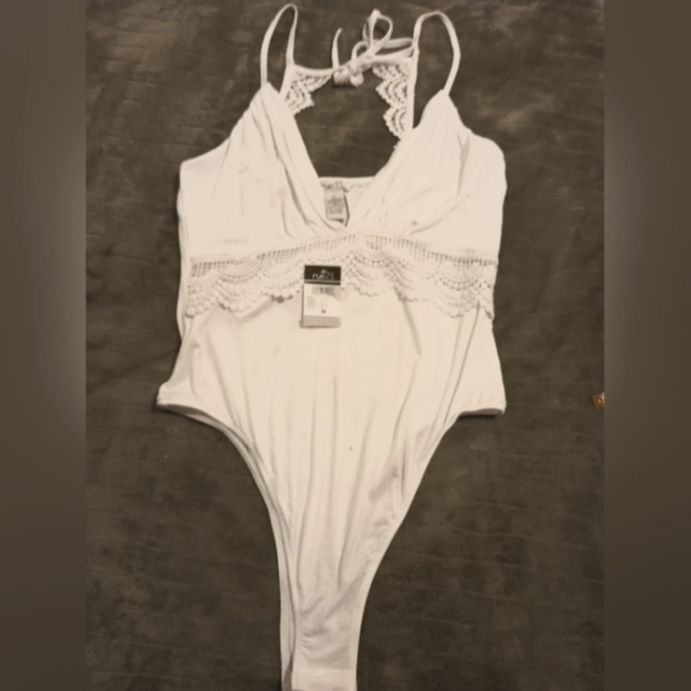NWT Women's Wet Seal White Low-cut Spaghetti Strap Bodysuit Size Medium